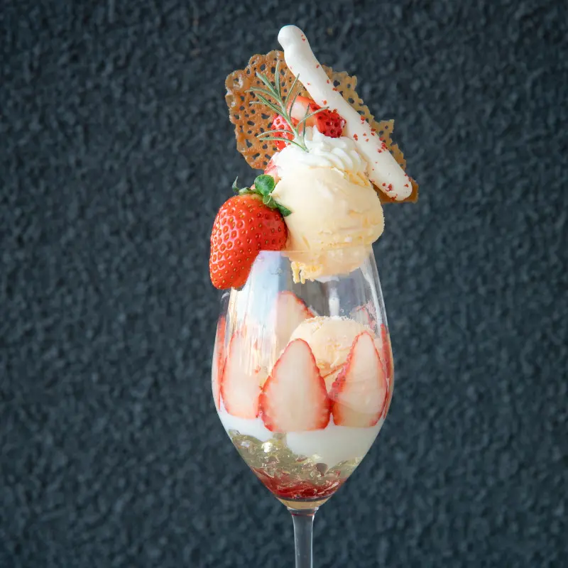 贅沢いちごパフェ‗一汁一飯