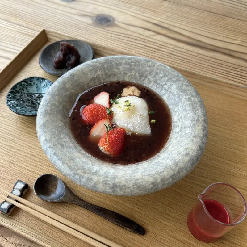 苺の雪見大福ぜんざい