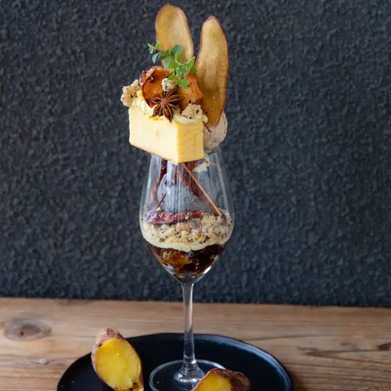 焼き芋と黒胡麻のパフェ