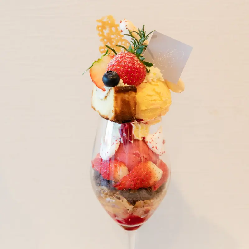 苺とチーズケーキのパフェ