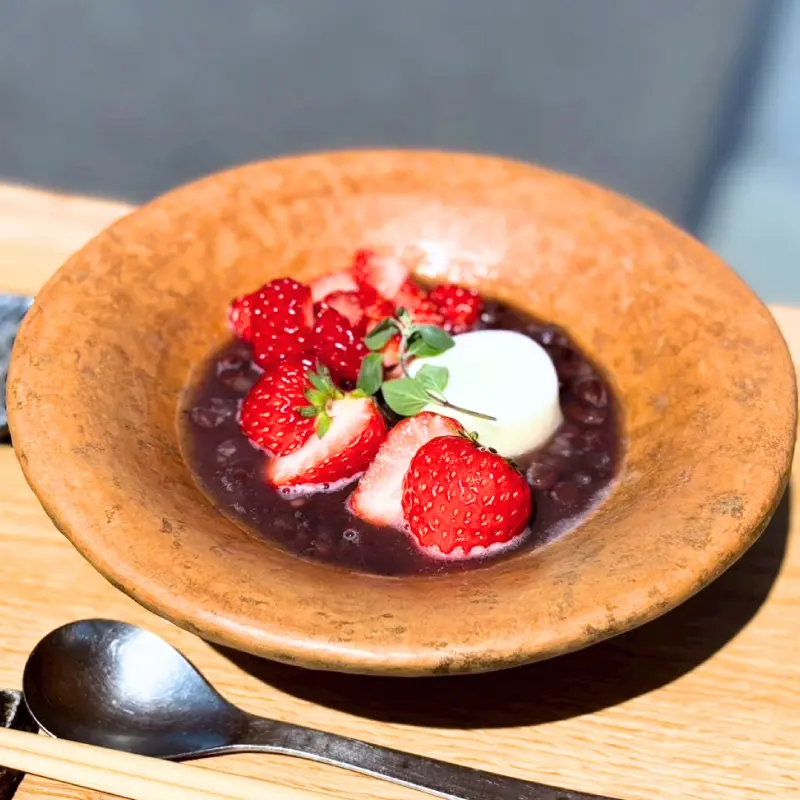 苺たっぷり雪見大福ぜんざい